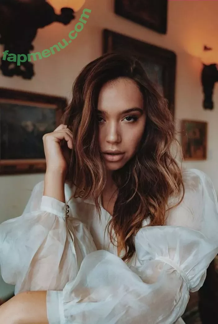 Alexis Ren nude photo #1550 (alexisren / alexisreng / alexxissren)