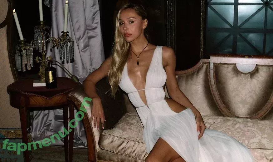 Alexis Ren nude photo #1717 (alexisren / alexisreng / alexxissren)