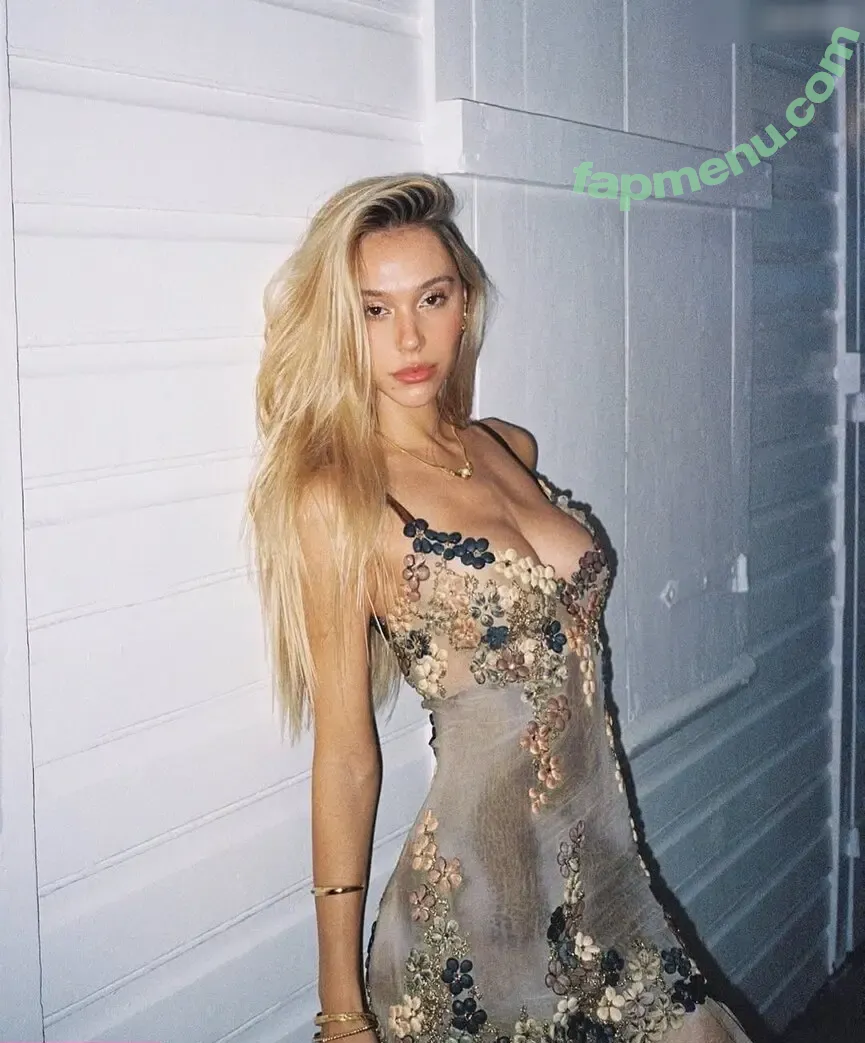 Alexis Ren nude photo #1772 (alexisren / alexisreng / alexxissren)