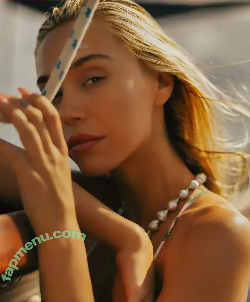 Alexis Ren nude photo #1850 (alexisren / alexisreng / alexxissren)