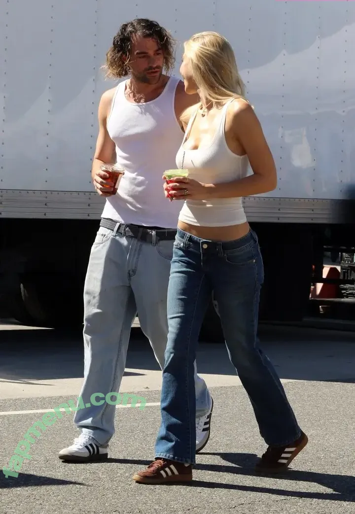 Alexis Ren nude photo #1888 (alexisren / alexisreng / alexxissren)