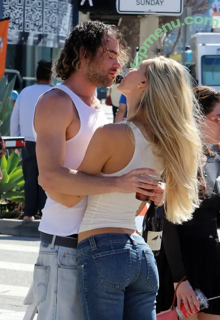 Alexis Ren nude photo #1890 (alexisren / alexisreng / alexxissren)