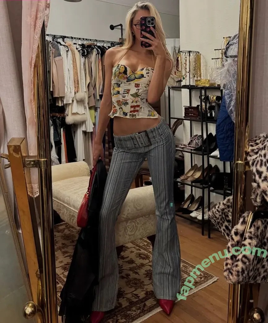 Alexis Ren nude photo #1903 (alexisren / alexisreng / alexxissren)