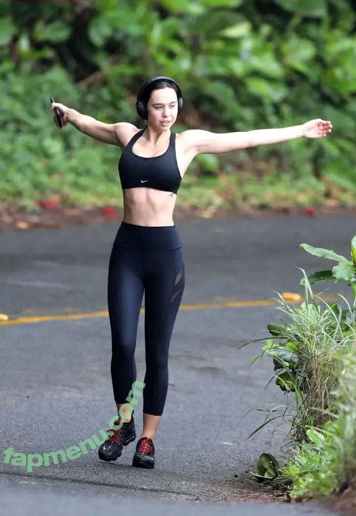 Alexis Ren nude photo #1933 (alexisren / alexisreng / alexxissren)