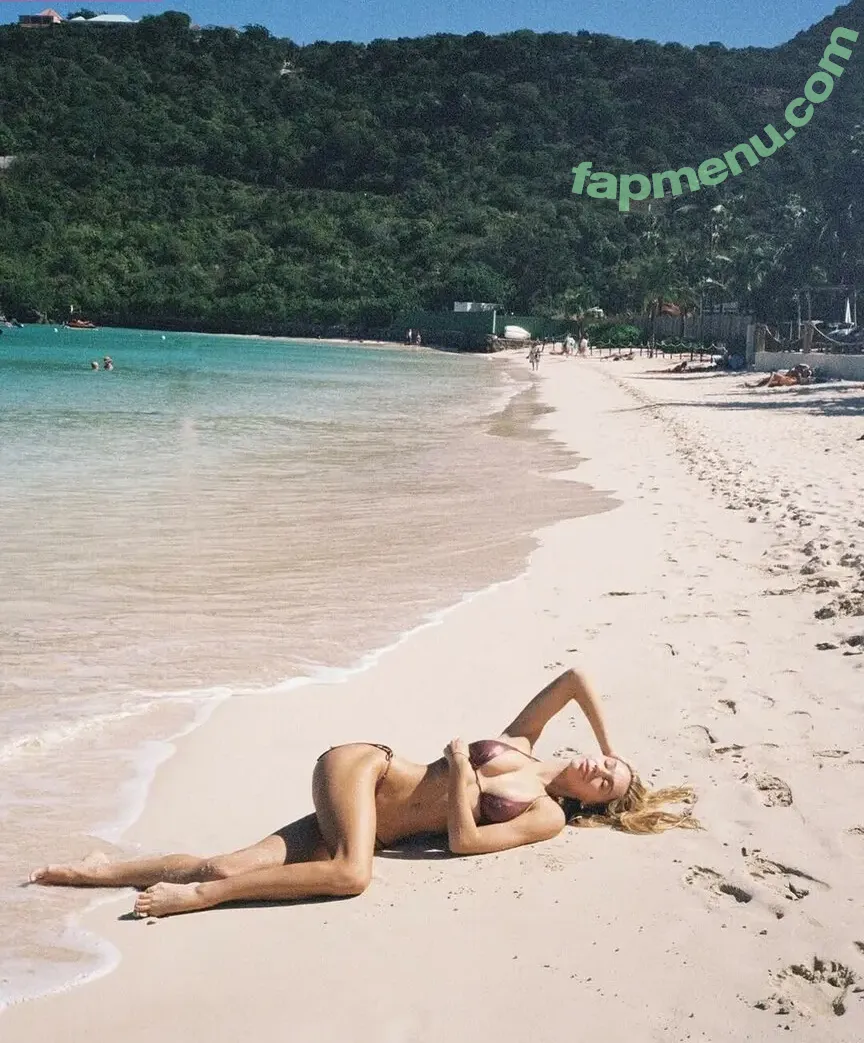 Alexis Ren nude photo #1970 (alexisren / alexisreng / alexxissren)