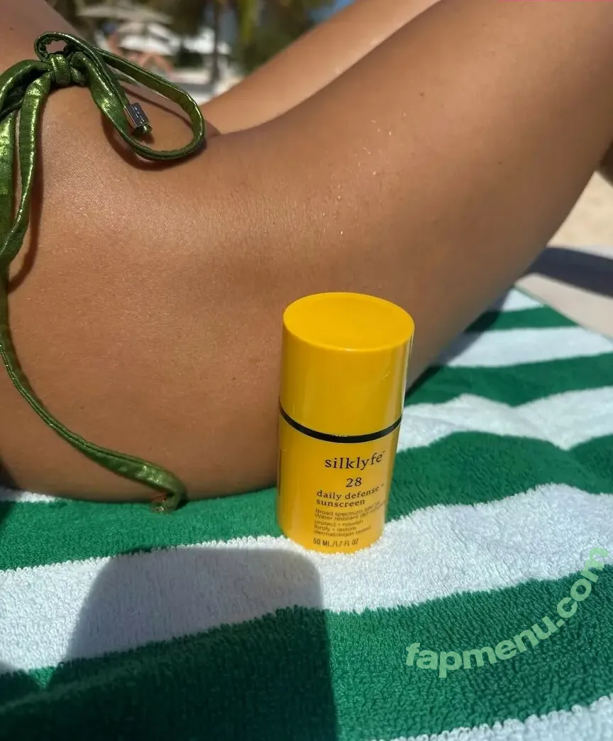 Alexis Ren nude photo #1973 (alexisren / alexisreng / alexisrenofficial / alexxissren)