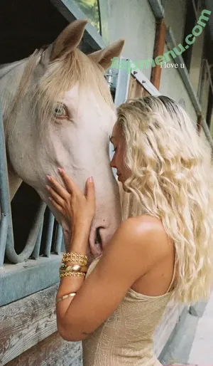 Alexis Ren / alexisren / alexisreng / alexxissren nude photo #2120