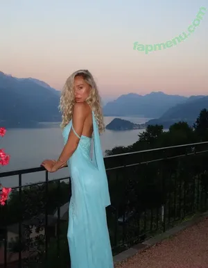 Alexis Ren / alexisren / alexisreng / alexxissren nude photo #2163