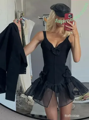 Alexis Ren / alexisren / alexisreng / alexxissren nude photo #2182
