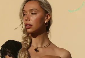 Alexis Ren / alexisren / alexisreng / alexxissren nude photo #2194