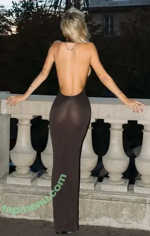 Alexis Ren / alexisren / alexisreng / alexxissren nude photo #2200