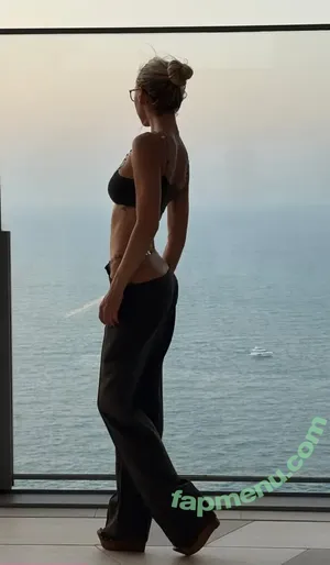 Alexis Ren / alexisren / alexisreng / alexxissren nude photo #2222