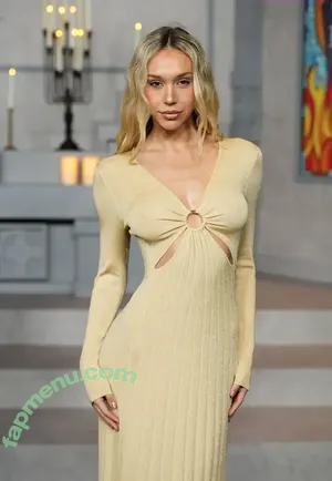 Alexis Ren / alexisren / alexisreng / alexxissren nude photo #2275