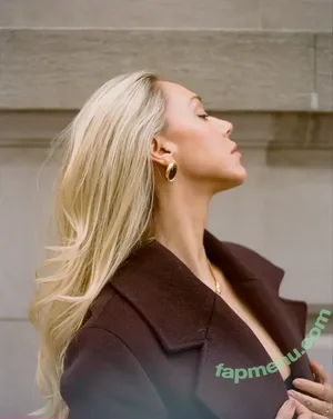 Alexis Ren / alexisren / alexisreng / alexxissren nude photo #2280