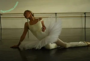 Alexis Ren / alexisren / alexisreng / alexisrenofficial / alexxissren nude photo #2351