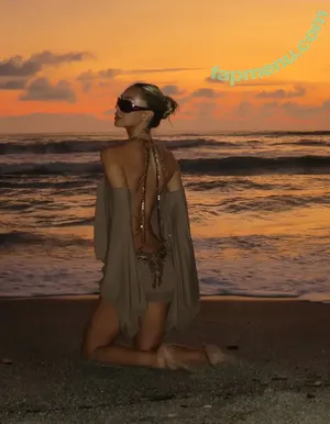 Alexis Ren / alexisren / alexisreng / alexisrenofficial / alexxissren nude photo #2455