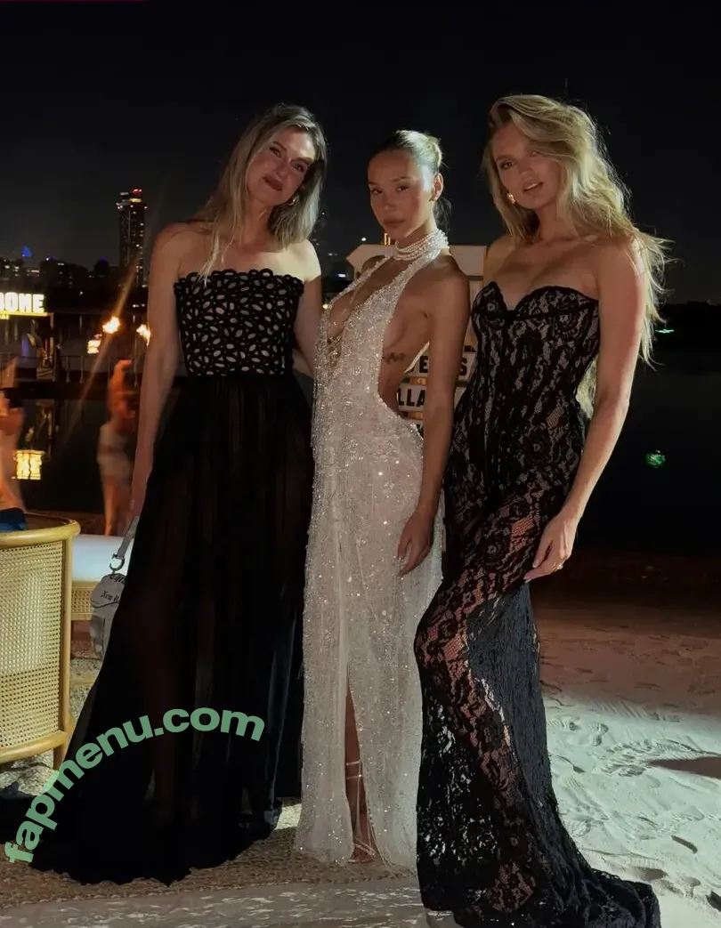 Alexis Ren nude photo #2212 (alexisren / alexisreng / alexxissren)