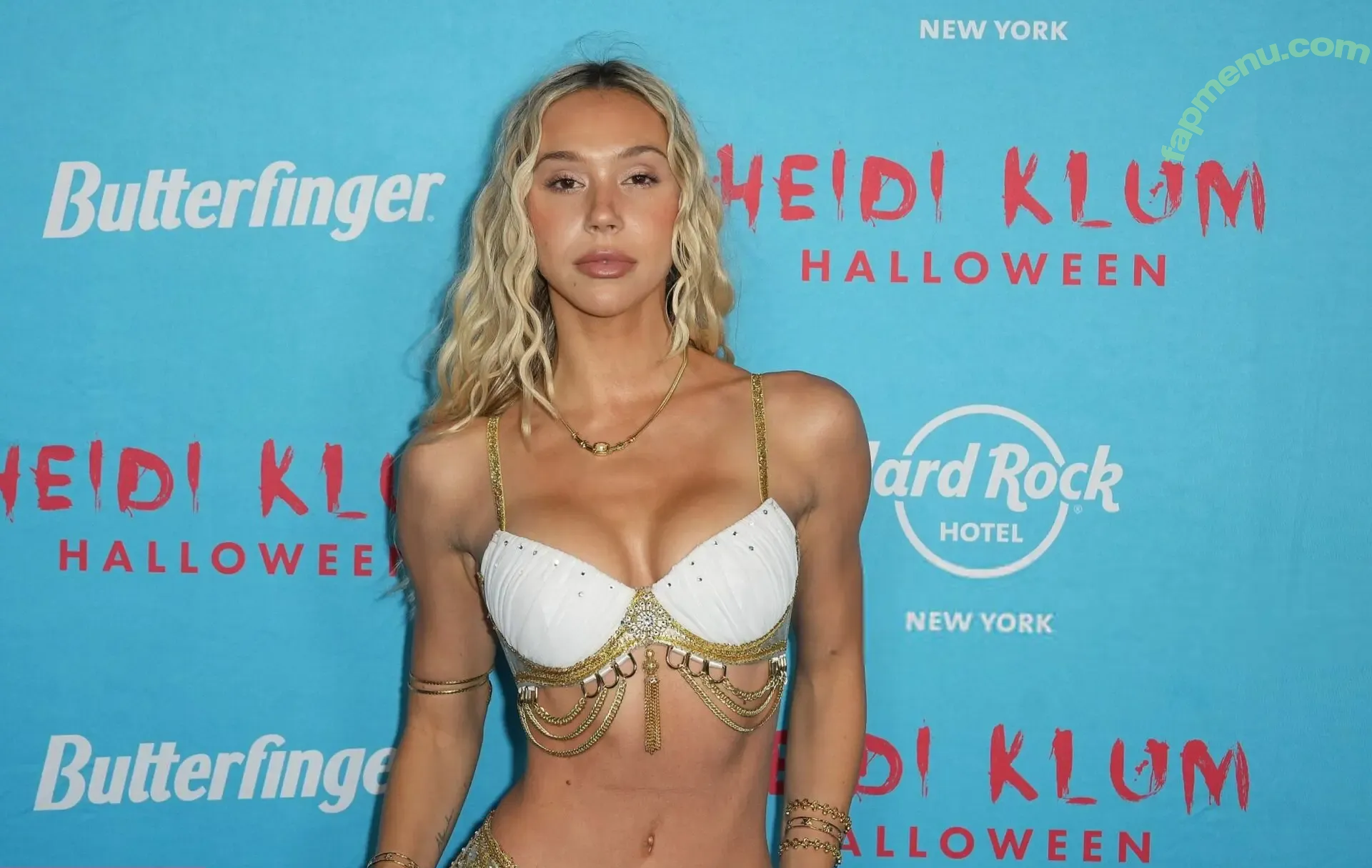 Alexis Ren nude photo #2229 (alexisren / alexisreng / alexxissren)