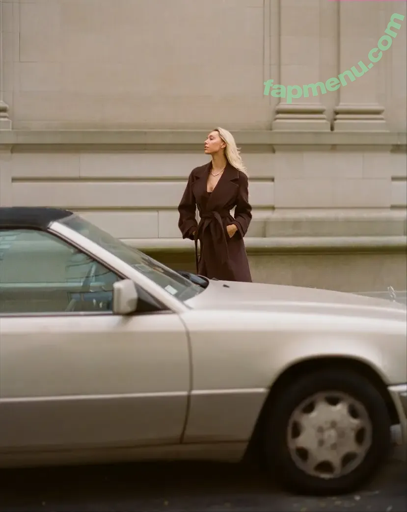 Alexis Ren nude photo #2281 (alexisren / alexisreng / alexxissren)