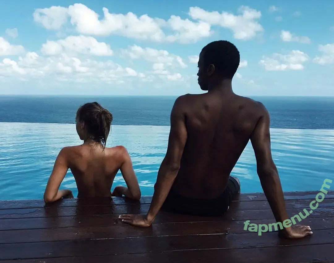 Alexis Ren nude photo #2298 (alexisren / alexisreng / alexisrenofficial / alexxissren)