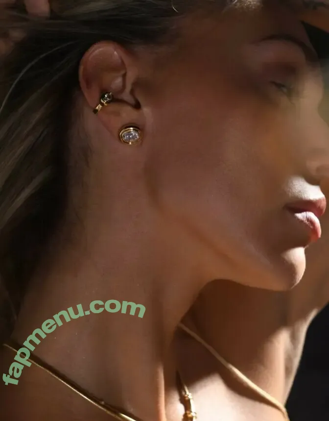 Alexis Ren nude photo #2365 (alexisren / alexisreng / alexisrenofficial / alexxissren)