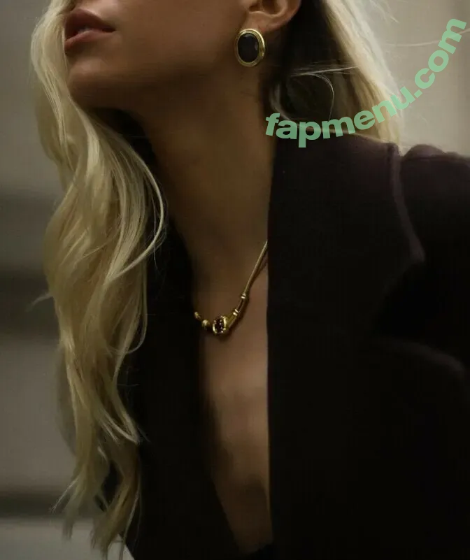 Alexis Ren nude photo #2367 (alexisren / alexisreng / alexisrenofficial / alexxissren)