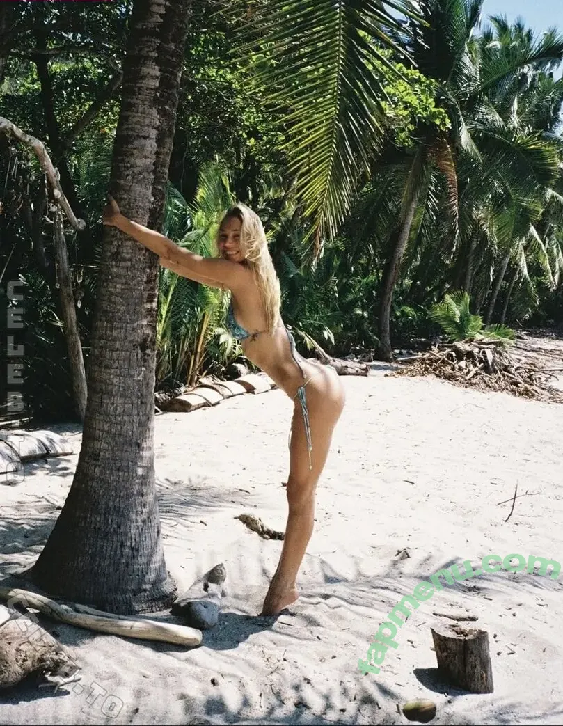 Alexis Ren nude photo #2429 (alexisren / alexisreng / alexisrenofficial / alexxissren)