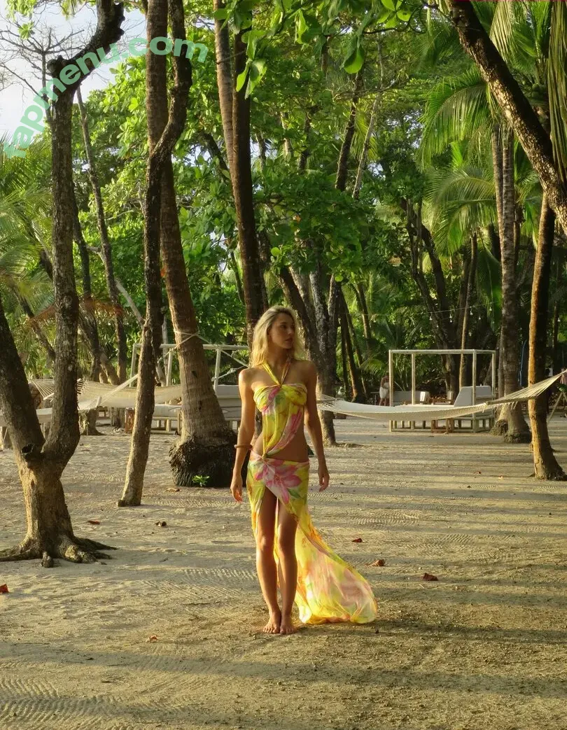 Alexis Ren nude photo #2452 (alexisren / alexisreng / alexisrenofficial / alexxissren)