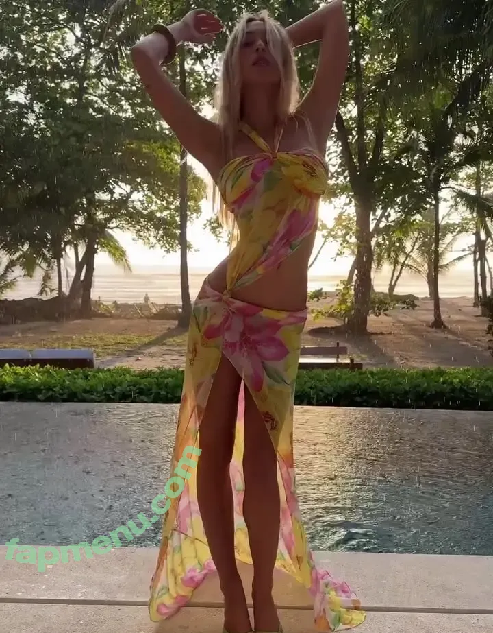 Alexis Ren nude photo #2454 (alexisren / alexisreng / alexisrenofficial / alexxissren)