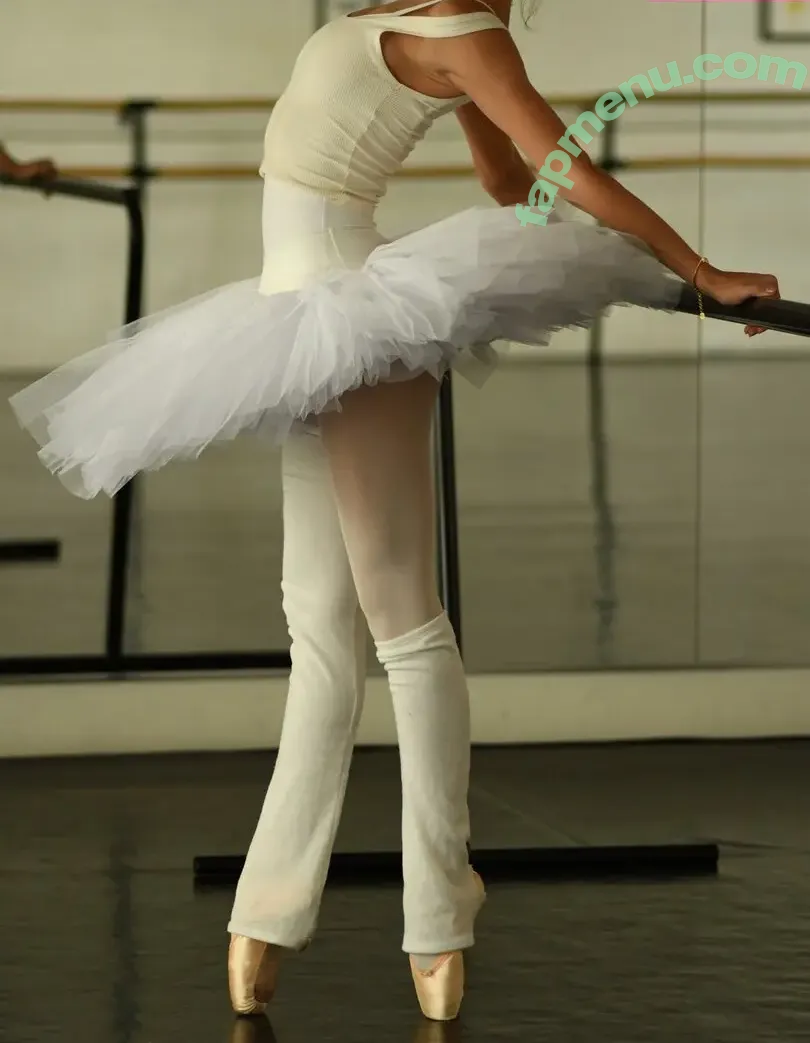 Alexis Ren nude photo #2473 (alexisren / alexisreng / alexisrenofficial / alexxissren)