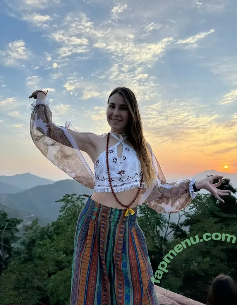 alexis_yoga nude photo #0001 (alexisyoga)