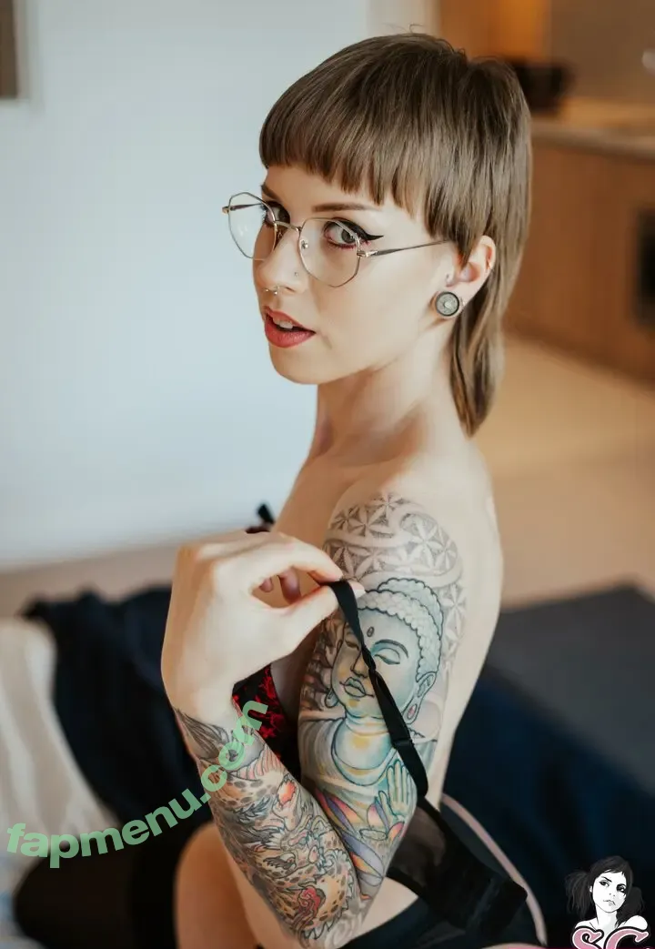 Alexivy nude photo #0048 (Amani_ / alexandriamfc / alexivyart)