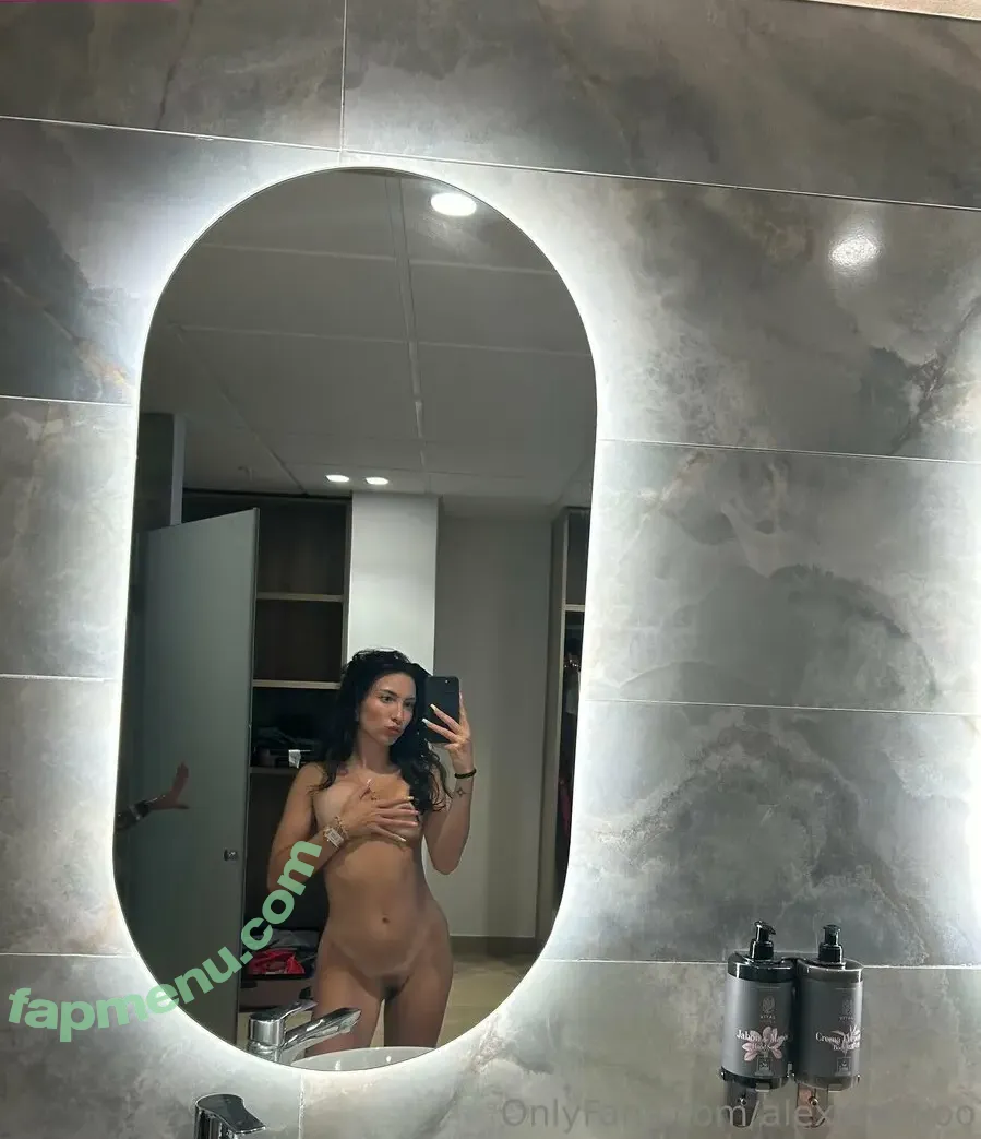 Alexroexxoo nude photo #0023 (Nerdybabe18)