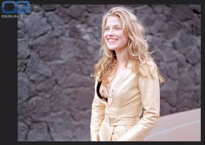 Ali Larter / alilarter nude photo #0040