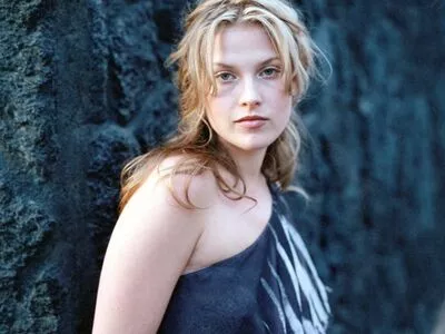 Ali Larter / alilarter nude photo #0049