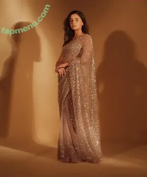 Alia Bhatt / aliaa08 / aliaabhatt nude photo #0085