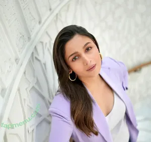 Alia Bhatt / aliaa08 / aliaabhatt nude photo #0086