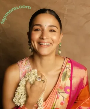 Alia Bhatt / aliaa08 / aliaabhatt nude photo #0092