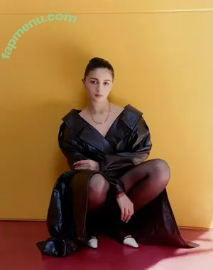 Alia Bhatt / aliaa08 / aliaabhatt nude photo #0106