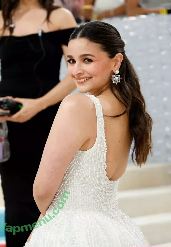 Alia Bhatt nude photo #0019 (aliaa08 / aliaabhatt)