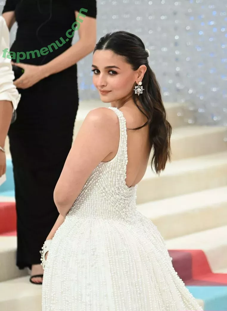 Alia Bhatt nude photo #0023 (aliaa08 / aliaabhatt)