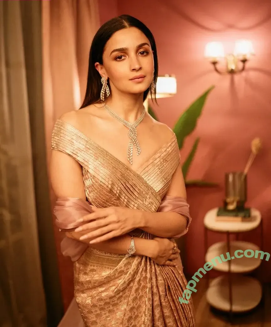 Alia Bhatt nude photo #0054 (aliaa08 / aliaabhatt)