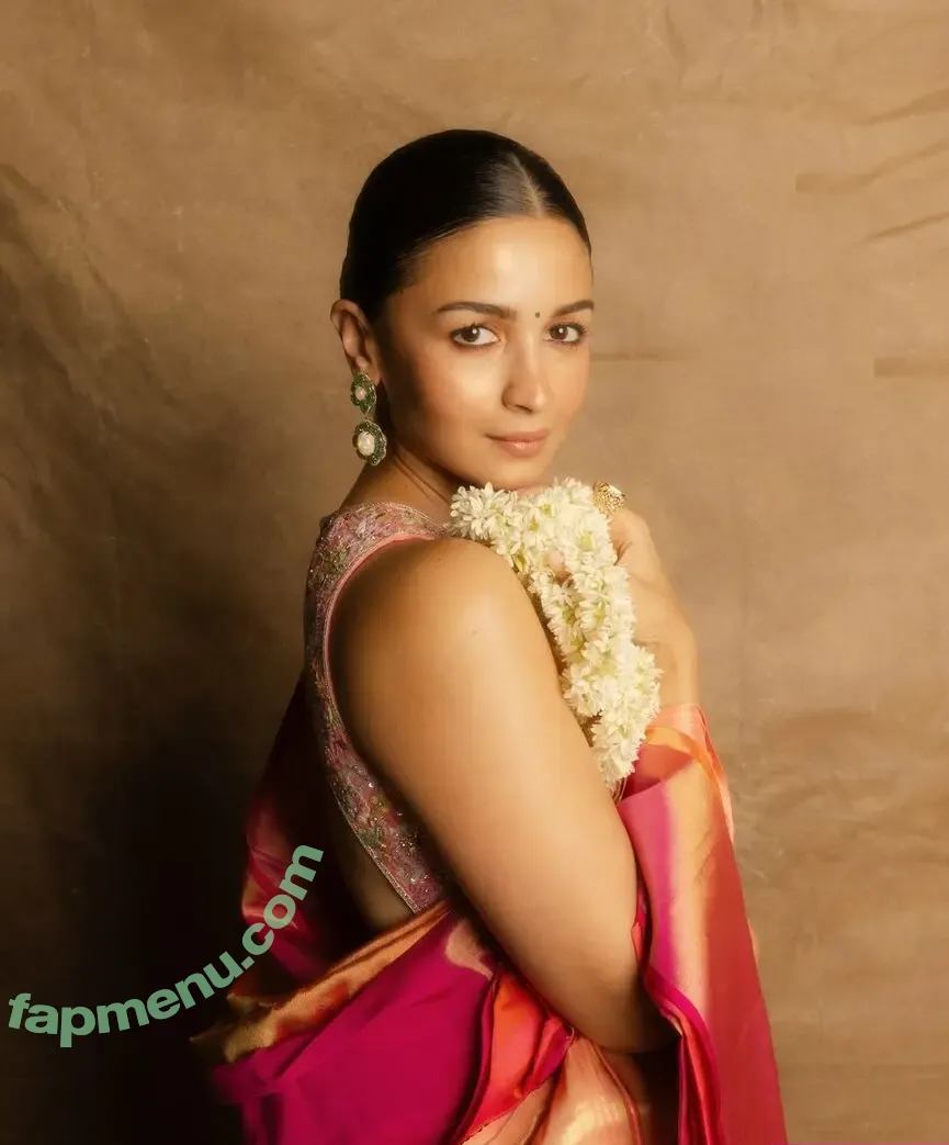 Alia Bhatt nude photo #0079 (aliaa08 / aliaabhatt)