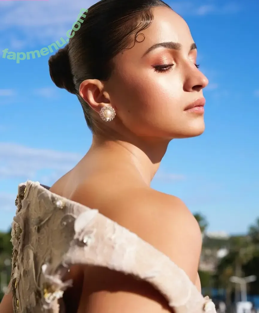 Alia Bhatt nude photo #0128 (aliaa08 / aliaabhatt)