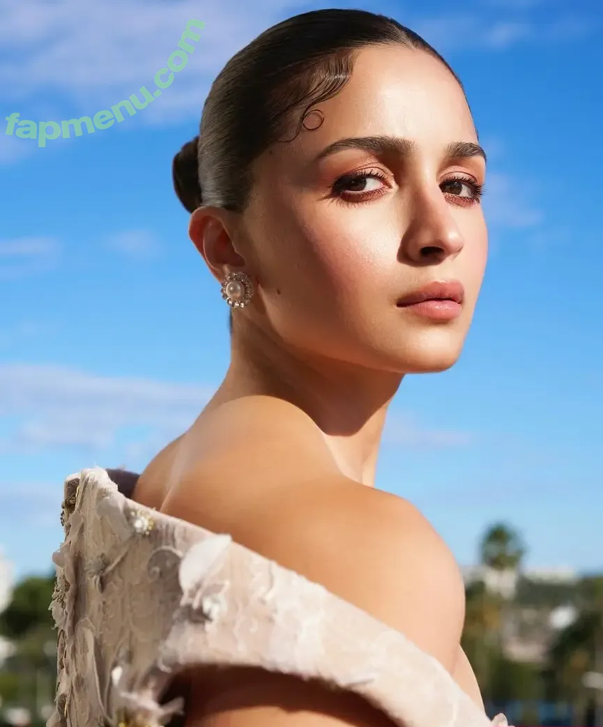 Alia Bhatt nude photo #0130 (aliaa08 / aliaabhatt)