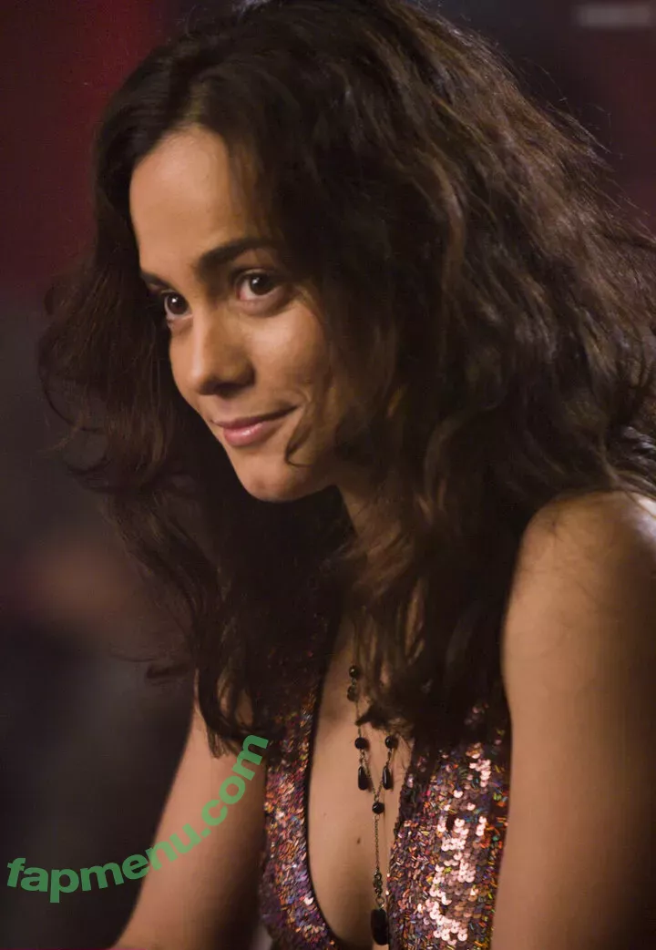 Alice Braga nude photo #0023 (alicebraga)