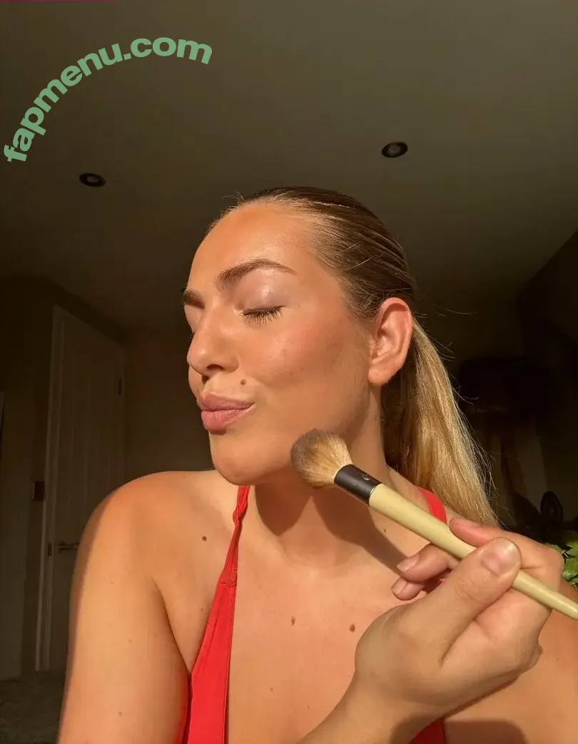 alice_caruana nude photo #0004 (alice.caruana)