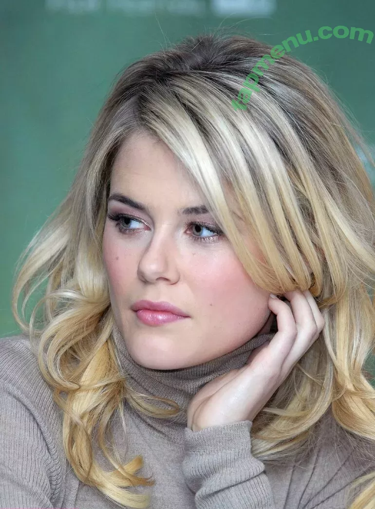 Alice Eve nude photo #0204 (aliceeve)