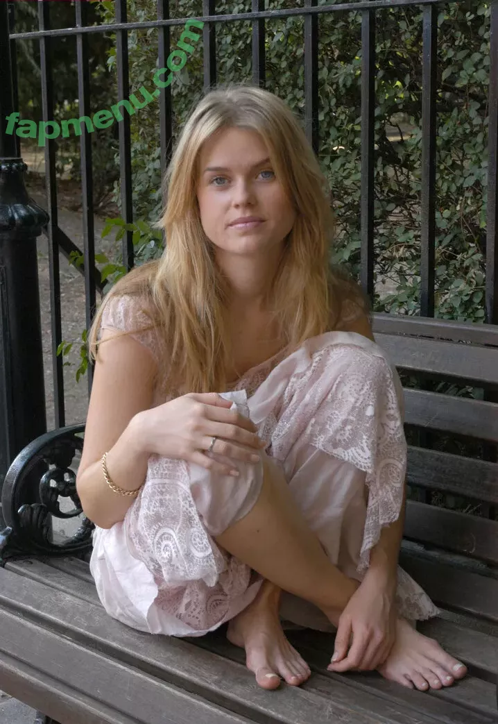 Alice Eve nude photo #0207 (aliceeve)