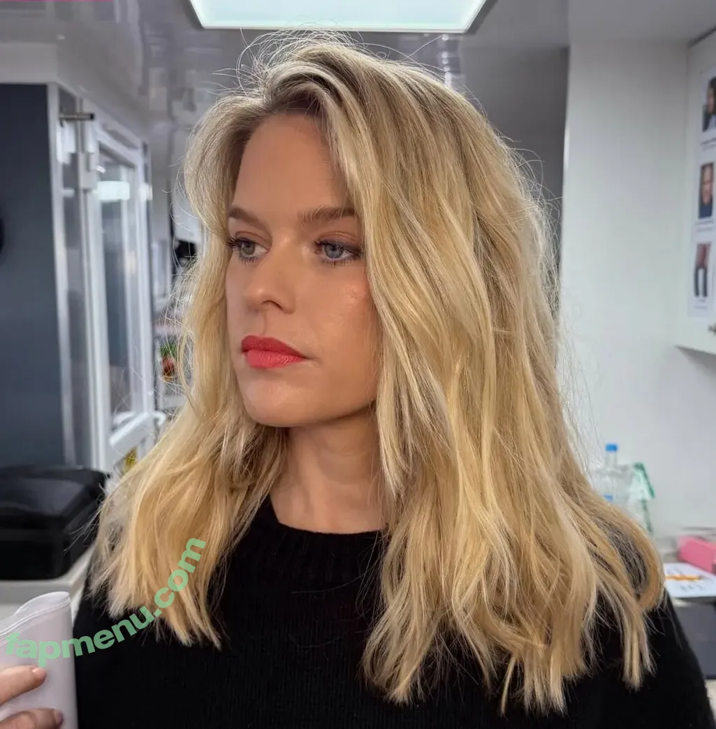 Alice Eve nude photo #0827 (aliceeve)